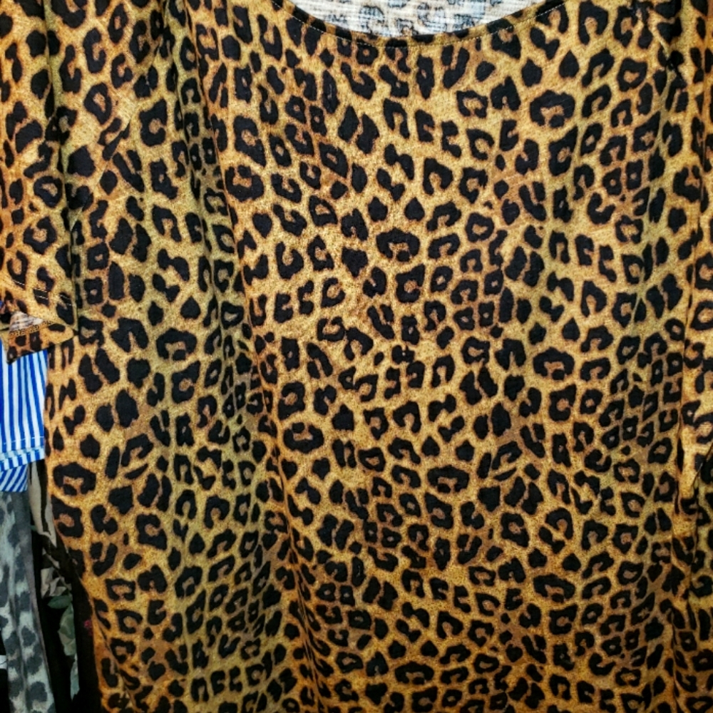 Torrid NWOT CHEETA top size 3